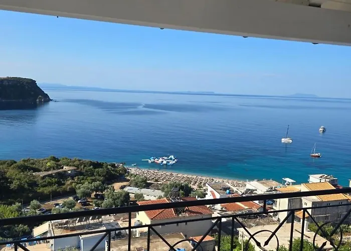 Roumers Daire Himarë