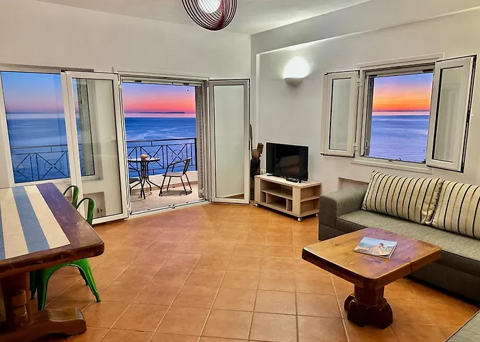 Roumers Daire Himarë