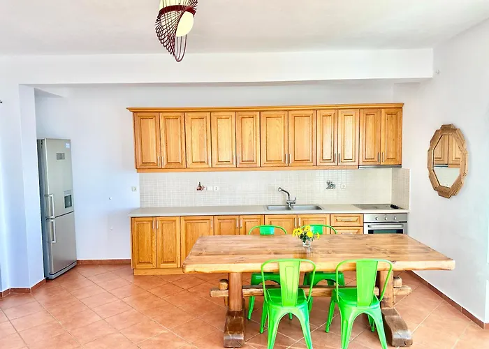 Roumers Daire Himarë