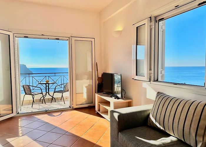 Roumers Daire Himarë