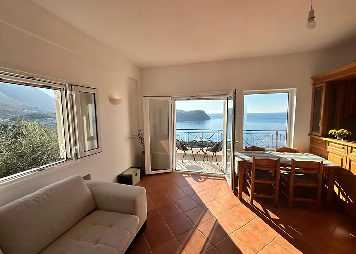 Daire Roumers Himarë