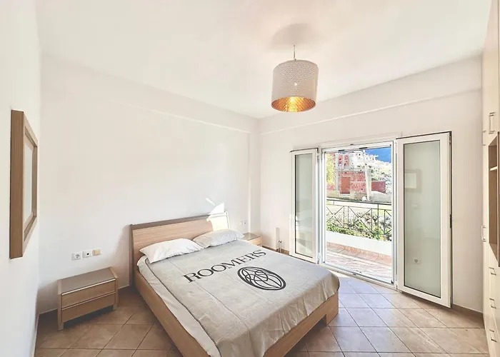 Roumers Daire Himarë