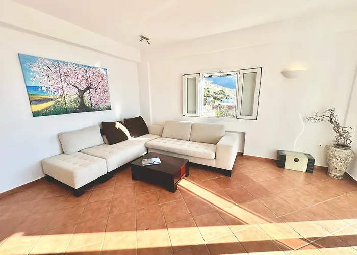 Roumers Daire Himarë