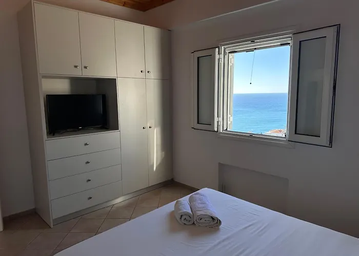 Roumers Daire Himarë