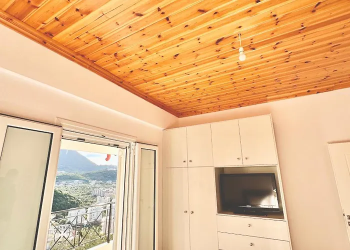 Daire Roumers Himarë